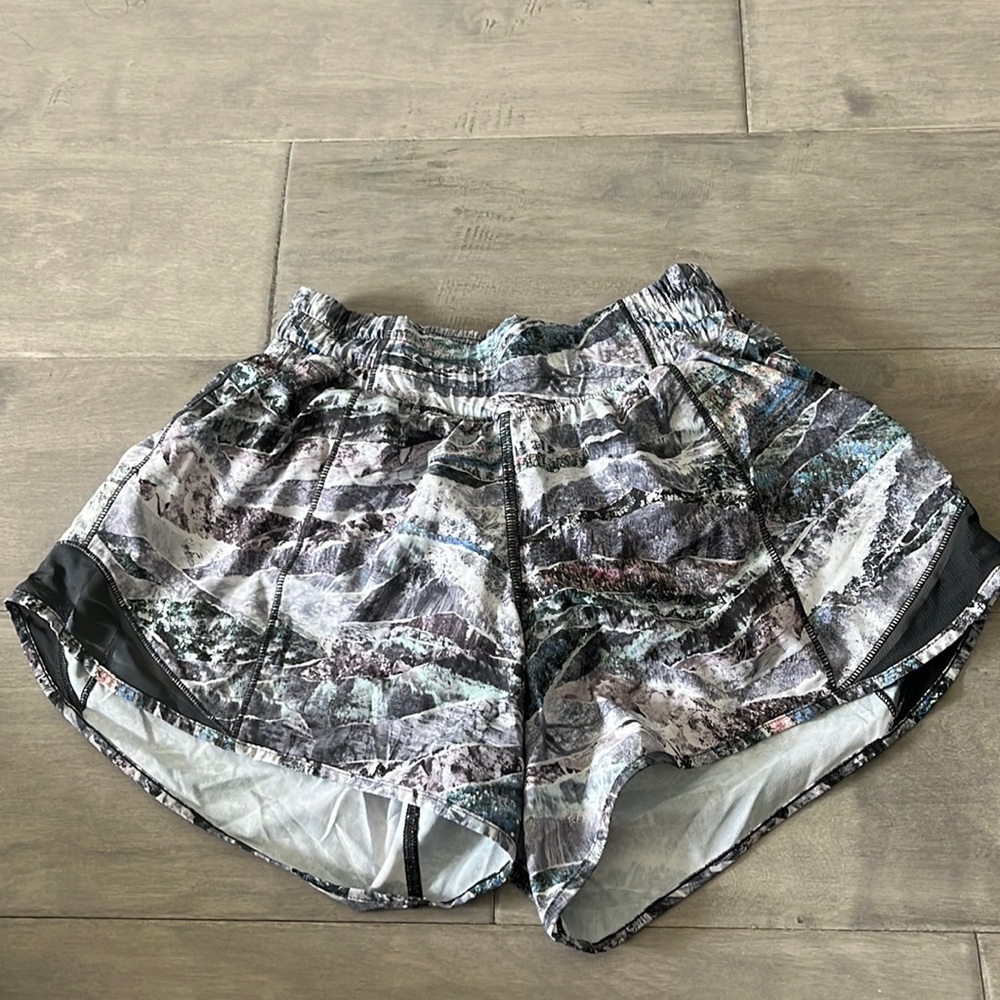 Lululemon hotty hot 4in inseam shorts